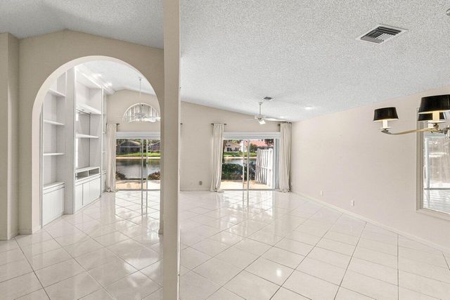 9763 Harbour Lake Circle S, Boynton Beach, FL 33437