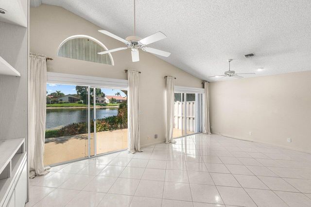 9763 Harbour Lake Circle S, Boynton Beach, FL 33437