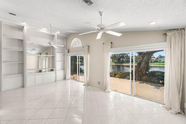 9763 Harbour Lake Circle S, Boynton Beach, FL 33437