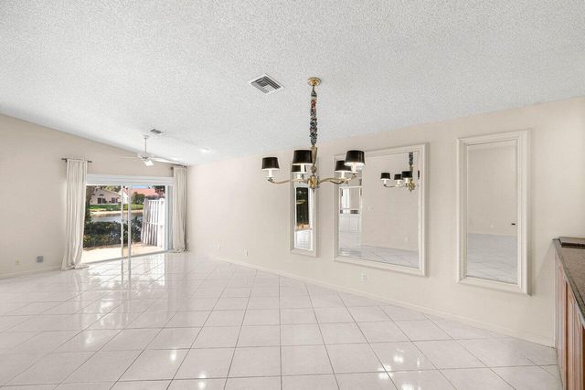 9763 Harbour Lake Circle S, Boynton Beach, FL 33437