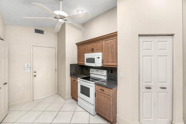 9763 Harbour Lake Circle S, Boynton Beach, FL 33437