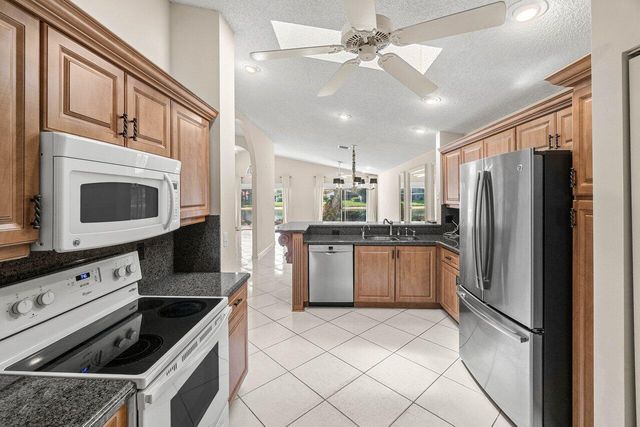 9763 Harbour Lake Circle S, Boynton Beach, FL 33437