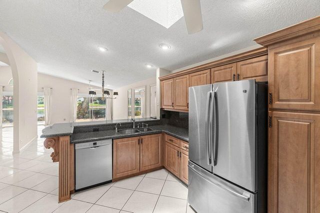 9763 Harbour Lake Circle S, Boynton Beach, FL 33437