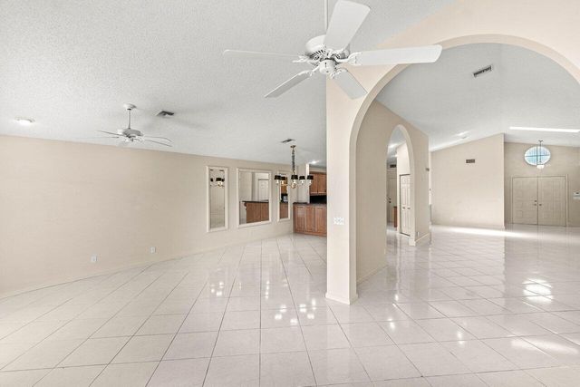 9763 Harbour Lake Circle S, Boynton Beach, FL 33437