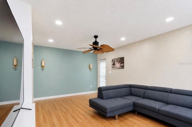 2016 VALENCIA CIRCLE, Kissimmee, FL 34741