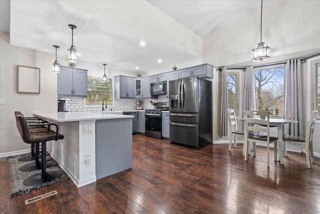 W324S7701 Paul LANE, Mukwonago, WI 53149