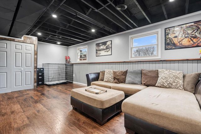 W324S7701 Paul LANE, Mukwonago, WI 53149
