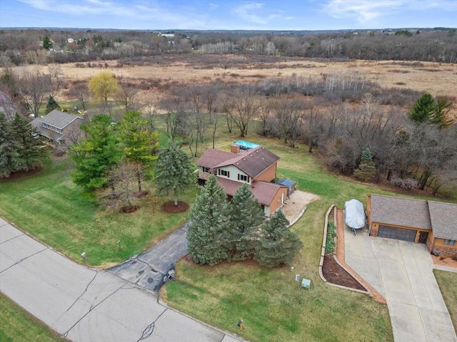 W324S7701 Paul LANE, Mukwonago, WI 53149