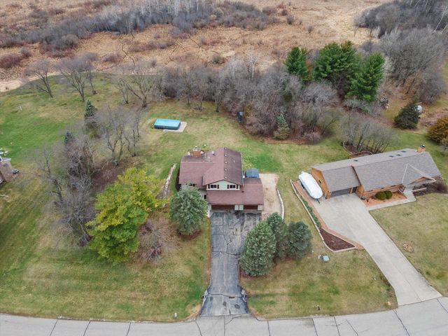 W324S7701 Paul LANE, Mukwonago, WI 53149