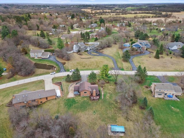 W324S7701 Paul LANE, Mukwonago, WI 53149