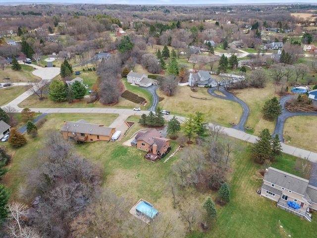 W324S7701 Paul LANE, Mukwonago, WI 53149