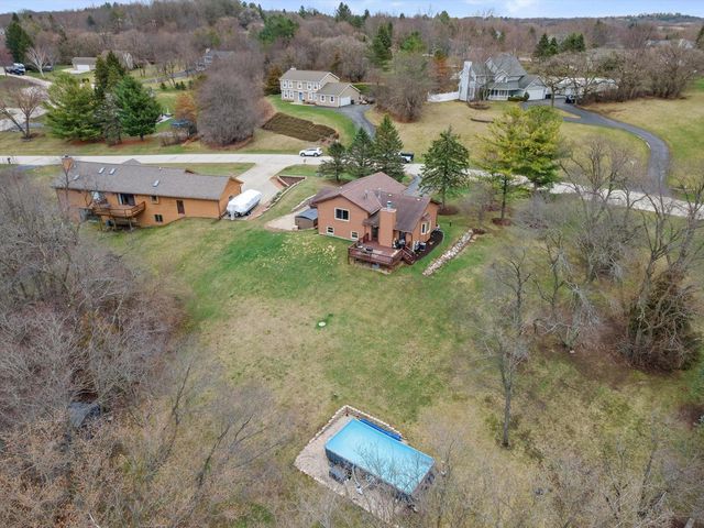 W324S7701 Paul LANE, Mukwonago, WI 53149