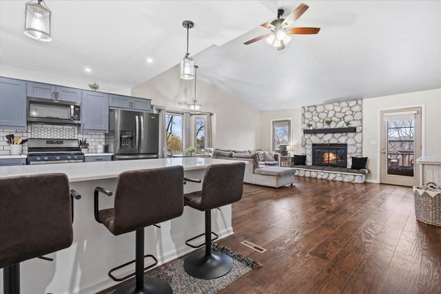 W324S7701 Paul LANE, Mukwonago, WI 53149