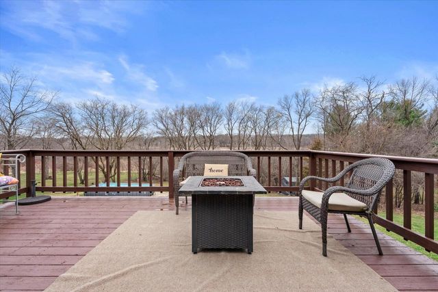 W324S7701 Paul LANE, Mukwonago, WI 53149