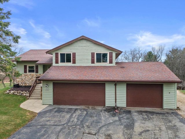 W324S7701 Paul LANE, Mukwonago, WI 53149