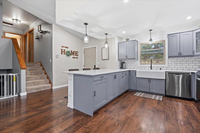 W324S7701 Paul LANE, Mukwonago, WI 53149