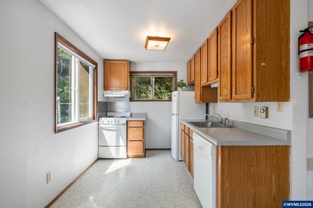 7550 NW Mountain View Dr, Corvallis, OR 97330