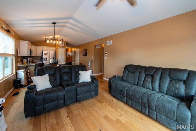 1668 Missouri Avenue, Pacific, MO 63069