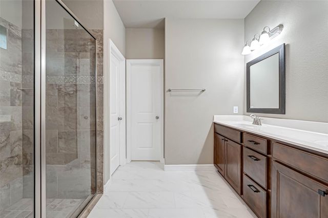 421 N Amherst Drive, West Columbia, TX 77486