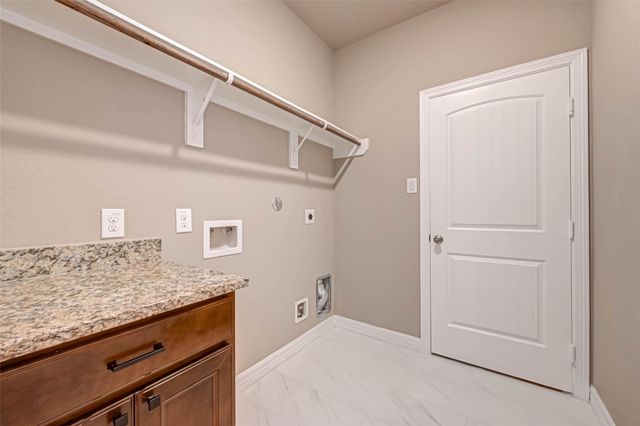 421 N Amherst Drive, West Columbia, TX 77486