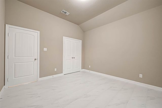 421 N Amherst Drive, West Columbia, TX 77486