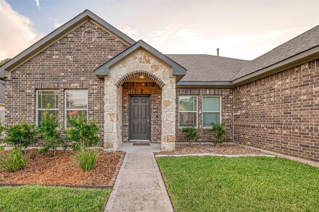 421 N Amherst Drive, West Columbia, TX 77486