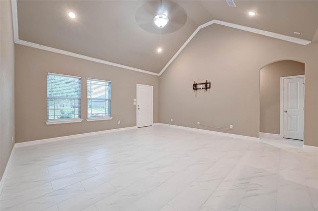 421 N Amherst Drive, West Columbia, TX 77486