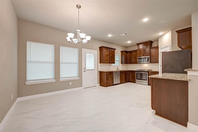 421 N Amherst Drive, West Columbia, TX 77486