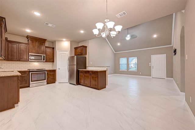 421 N Amherst Drive, West Columbia, TX 77486