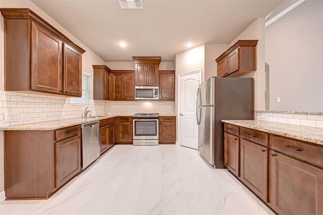 421 N Amherst Drive, West Columbia, TX 77486