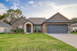 421 N Amherst Drive, West Columbia, TX 77486