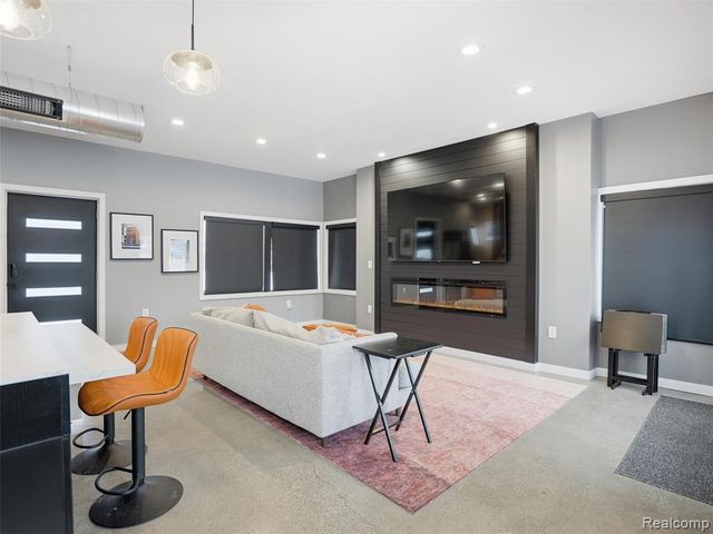 37645 Lakeville Street, Harrison Twp, MI 48045