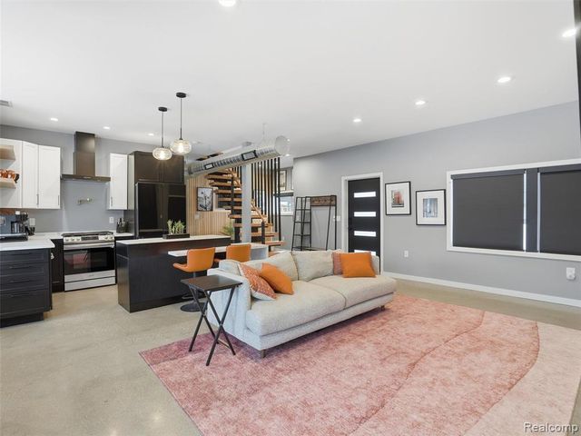 37645 Lakeville Street, Harrison Twp, MI 48045