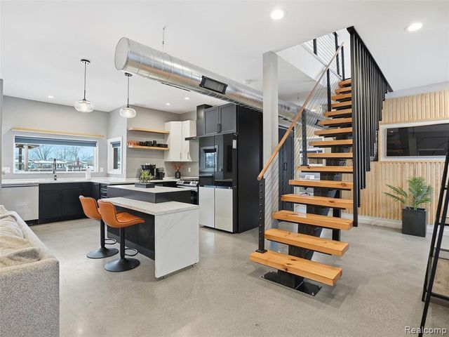 37645 Lakeville Street, Harrison Twp, MI 48045