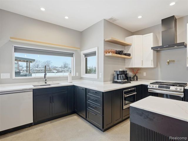 37645 Lakeville Street, Harrison Twp, MI 48045