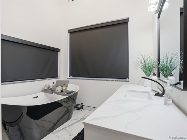 37645 Lakeville Street, Harrison Twp, MI 48045