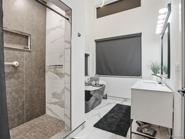 37645 Lakeville Street, Harrison Twp, MI 48045