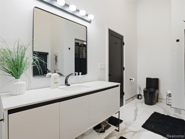 37645 Lakeville Street, Harrison Twp, MI 48045