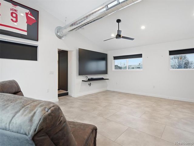 37645 Lakeville Street, Harrison Twp, MI 48045