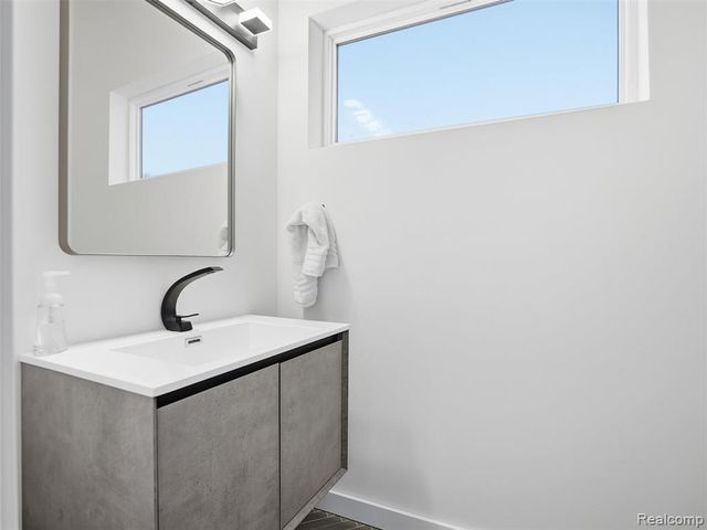 37645 Lakeville Street, Harrison Twp, MI 48045