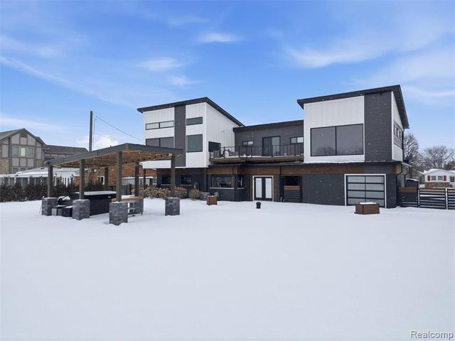 37645 Lakeville Street, Harrison Twp, MI 48045