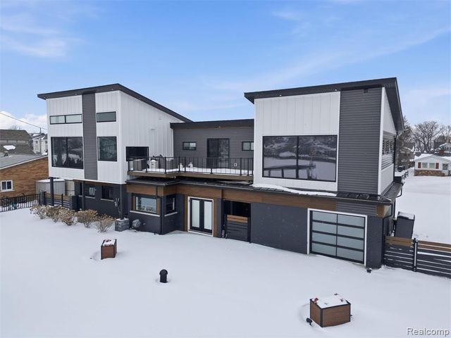 37645 Lakeville Street, Harrison Twp, MI 48045