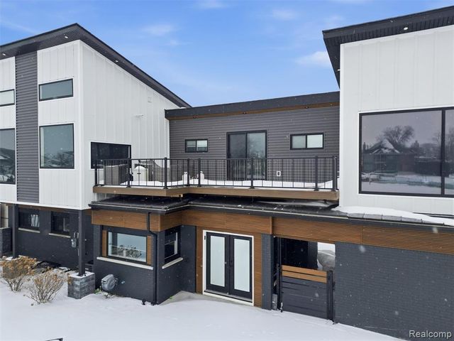 37645 Lakeville Street, Harrison Twp, MI 48045