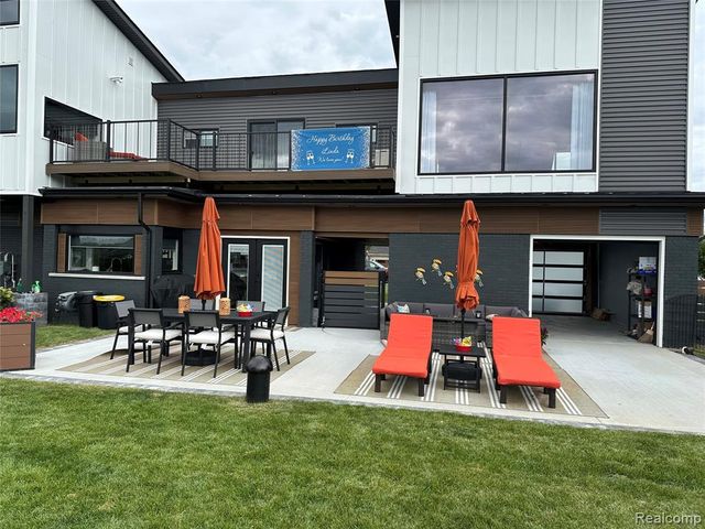 37645 Lakeville Street, Harrison Twp, MI 48045