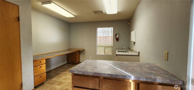 1700 Cooper Point Rd Suite B3 SW #B3, Olympia, WA 98502