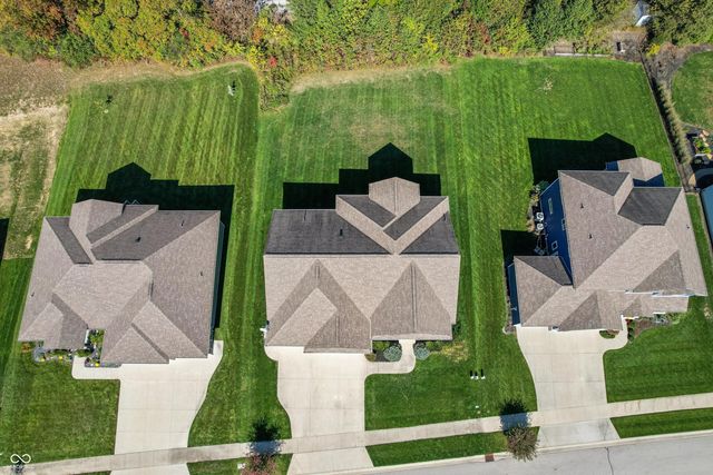 5086 Stonehaven Lane, Columbus, IN 47201