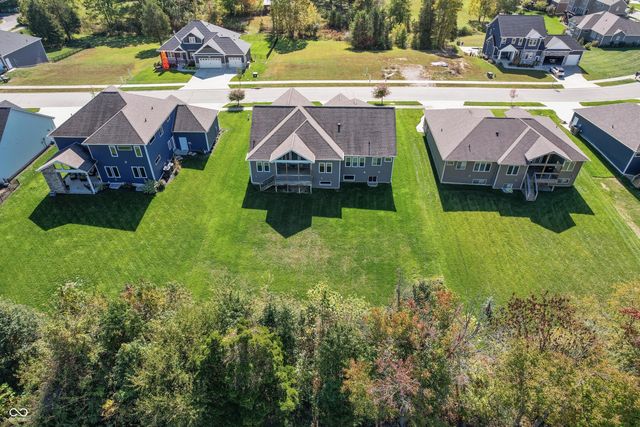 5086 Stonehaven Lane, Columbus, IN 47201