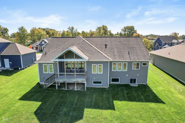 5086 Stonehaven Lane, Columbus, IN 47201