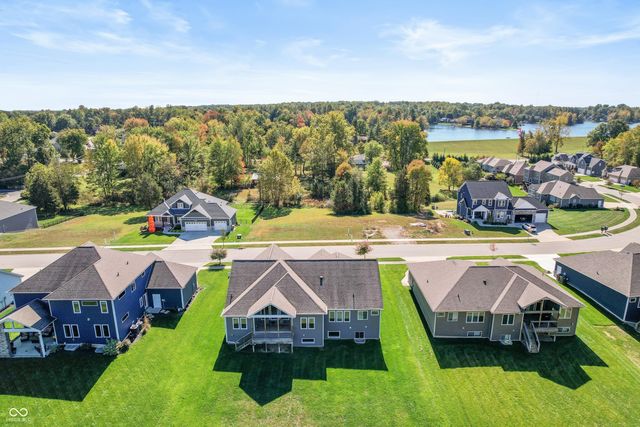 5086 Stonehaven Lane, Columbus, IN 47201