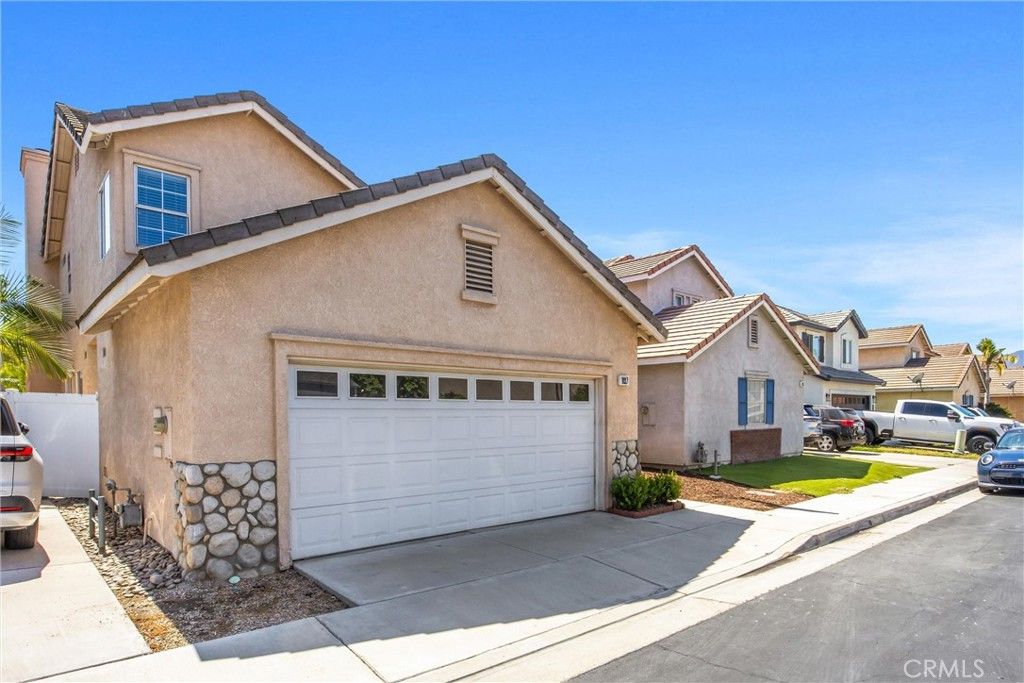 921 Blossomcreek Ln, Corona, CA 92878 — photo 2